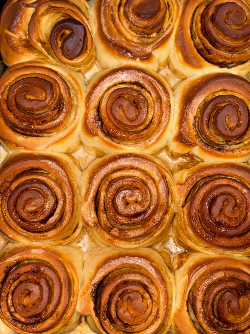Cinnamon roll dulce clásico
