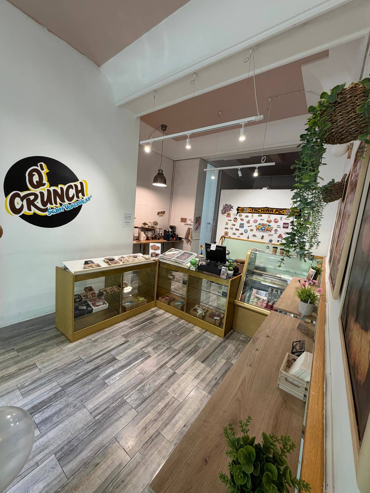 Interior de la tienda Q'Crunch en Elche